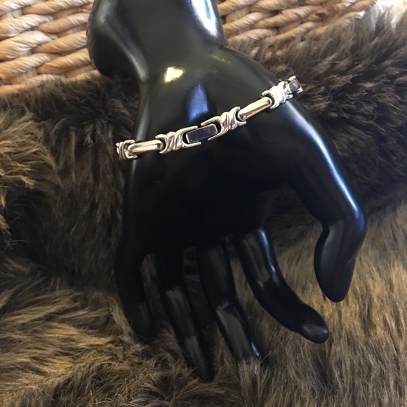 Ladies shiny silver tone pink rhinestone watch - Picture 4 of 11